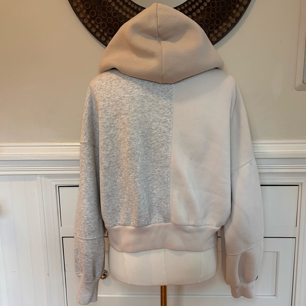 Abercrombie Soft A&F Max Essentials Grey/Beige Crop Hoodie | Medium - Picture 3 of 4